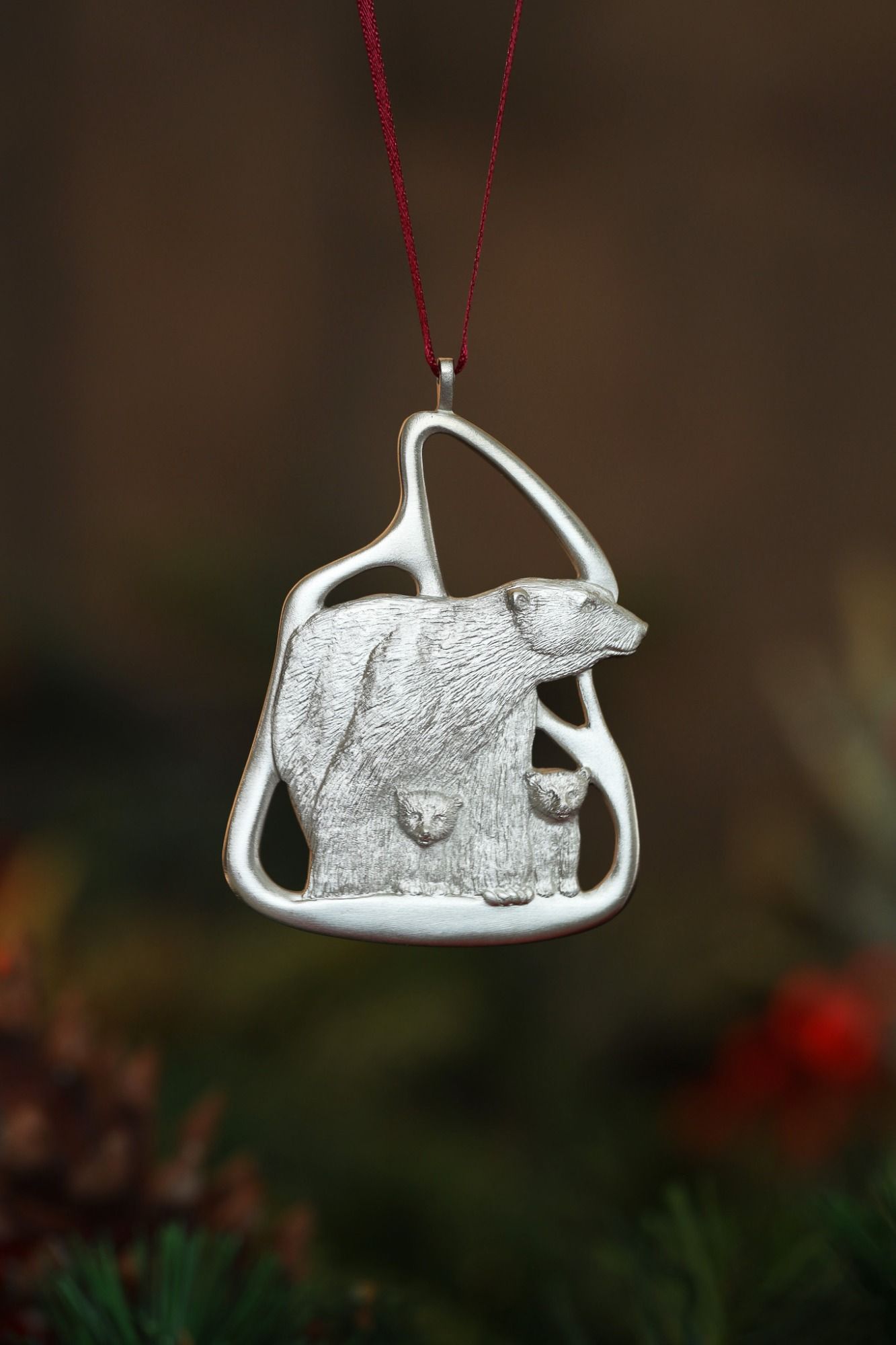 POLAR BEAR COLLECTOR ORNAMENT 2012 -  - Amos Pewter